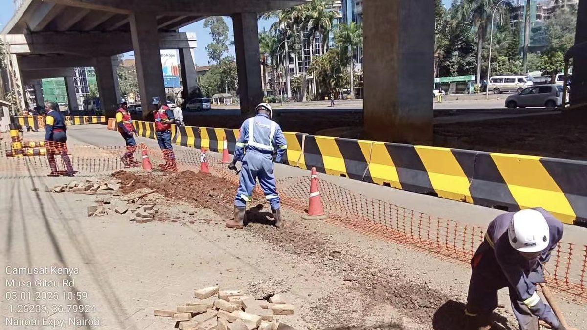 Roadside civil route preparation for fibre optic network installation